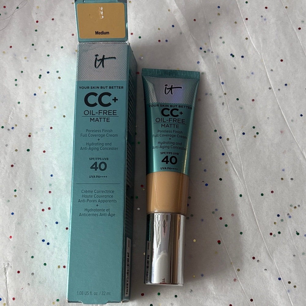 IT Cosmetics CC+ Oil-Free Matte Cream in Medium